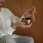 Le 48 ore rappresentano un orizzonte di intenzione, non una garanzia assoluta. Molte persone riferiscono di ricevere un segnale - una chiamata, un messaggio, un incontro inaspettato - entro questo lasso di tempo quando pregano con fede autentica e stato mentale positivo. L'effetto reale della preghiera è quello di modificare l'energia che emetti, creando le condizioni per un avvicinamento. I risultati dipendono anche dalla situazione specifica e dai blocchi presenti.
