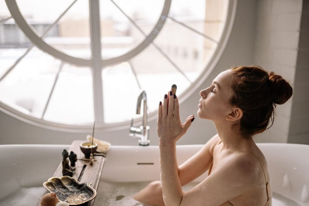 Rituale di Purificazione Energetica: Bagno di Sale e Fumigazione